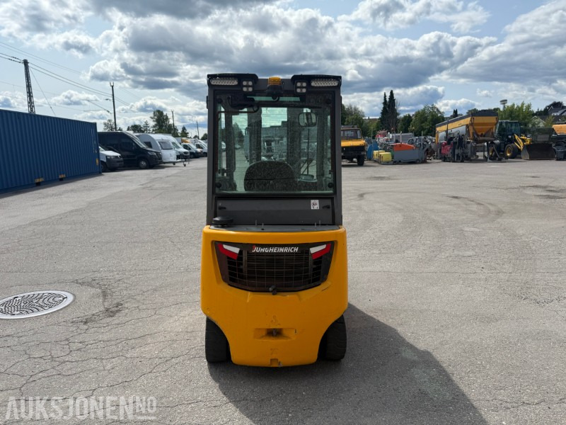 2017 Jungheinrich DFG 320S dieseldrevet motvektstruck med gaffelforlengere - Stivuitor: Foto 4 2017 Jungheinrich DFG 320S dieseldrevet motvektstruck med gaffelforlengere - Stivuitor: Foto 4