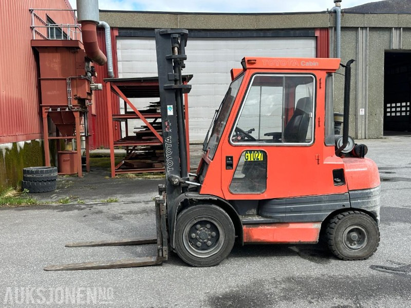 Toyota Gaffeltruck - Stivuitor: Foto 2 Toyota Gaffeltruck - Stivuitor: Foto 2