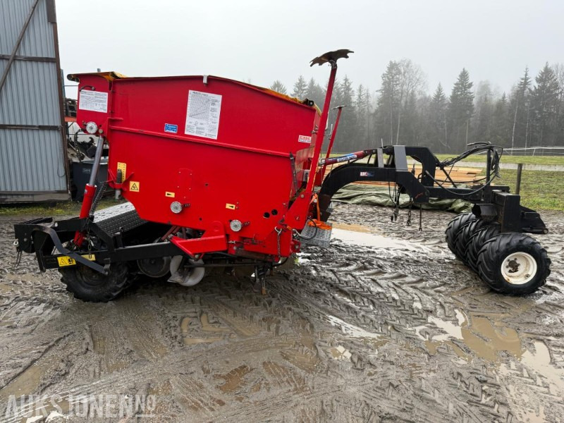 2001 Junkkari Simulta 3000ST Såmaskin - Utilaje agricole: Foto 4 2001 Junkkari Simulta 3000ST Såmaskin - Utilaje agricole: Foto 4