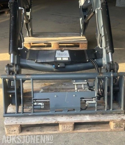 Ålø 36 komplett laster SMS/Trima/EURO feste m. hydr. redskapslås og 3. funksjon. Passer Valtra m.fl. - Utilaje agricole: Foto 3 Ålø 36 komplett laster SMS/Trima/EURO feste m. hydr. redskapslås og 3. funksjon. Passer Valtra m.fl. - Utilaje agricole: Foto 3