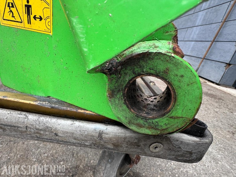 Lite brukt løftearm til Avant 630 - Utilaje agricole: Foto 5 Lite brukt løftearm til Avant 630 - Utilaje agricole: Foto 5