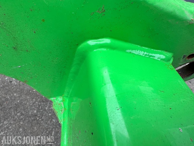 Lite brukt løftearm til Avant 630 - Utilaje agricole: Foto 3 Lite brukt løftearm til Avant 630 - Utilaje agricole: Foto 3