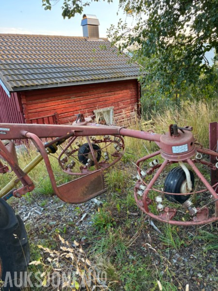 PZ Haybob 300 høyrive med aksling - Utilaje agricole: Foto 1 PZ Haybob 300 høyrive med aksling - Utilaje agricole: Foto 1