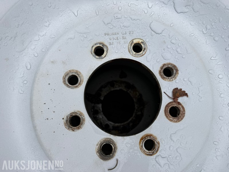 Traktordekk med pigg stått på New Holland T5060 - Utilaje agricole: Foto 4 Traktordekk med pigg stått på New Holland T5060 - Utilaje agricole: Foto 4