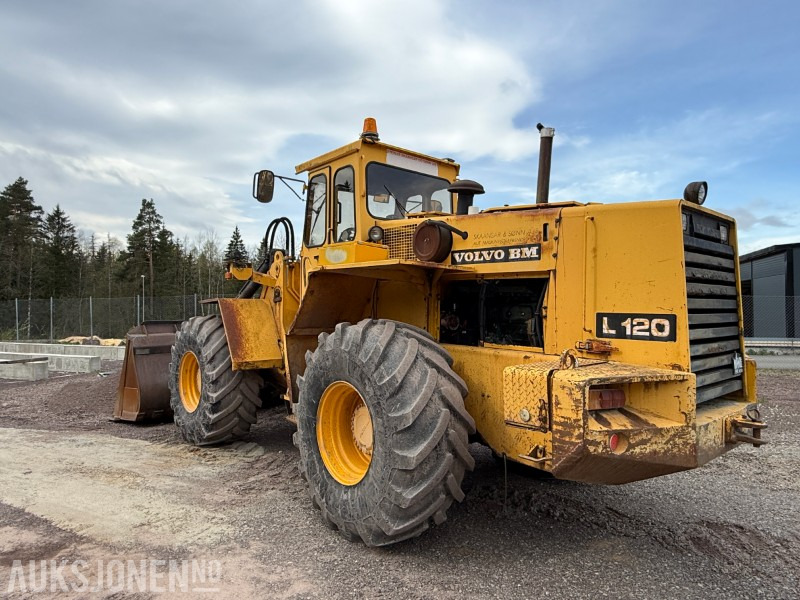 Volvo L120 Hjullaster - 4x4 - Gjerstad 2900L skuff - Nylig byttet dekk - Vekt montert - Încărcător frontal pe pneuri: Foto 4 Volvo L120 Hjullaster - 4x4 - Gjerstad 2900L skuff - Nylig byttet dekk - Vekt montert - Încărcător frontal pe pneuri: Foto 4
