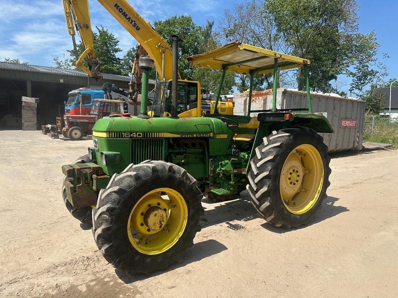 John Deere 1640 4x4 - Tractor de încălecat: Foto 1 John Deere 1640 4x4 - Tractor de încălecat: Foto 1