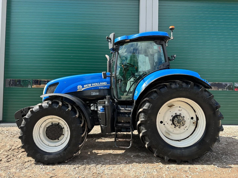 New Holland T7.235 Power Command - Tractor agricol: Foto 3 New Holland T7.235 Power Command - Tractor agricol: Foto 3