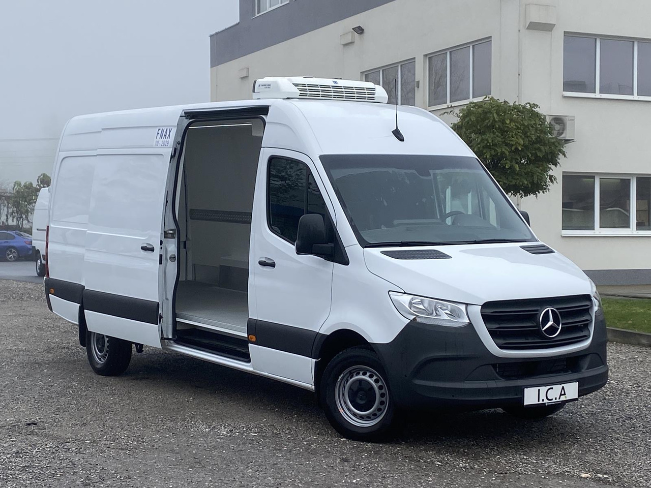 MERCEDES-BENZ SPRINTER 317 CDI L4H3 170PS AUTOMATIK FRISCHDIENST + KONVEKTA FK 3022 12-220V - Autoutilitară frigorifica: Foto 4 MERCEDES-BENZ SPRINTER 317 CDI L4H3 170PS AUTOMATIK FRISCHDIENST + KONVEKTA FK 3022 12-220V - Autoutilitară frigorifica: Foto 4