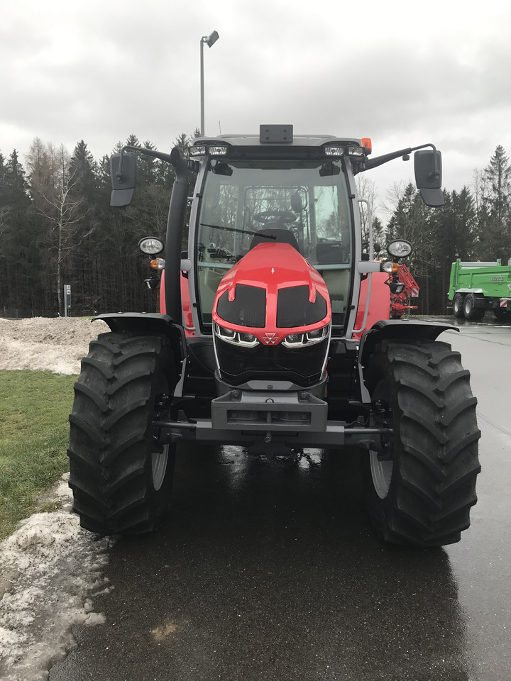 Massey Ferguson MF 5S.115 Dyna-4 ESSENTIAL - Tractor agricol: Foto 3 Massey Ferguson MF 5S.115 Dyna-4 ESSENTIAL - Tractor agricol: Foto 3