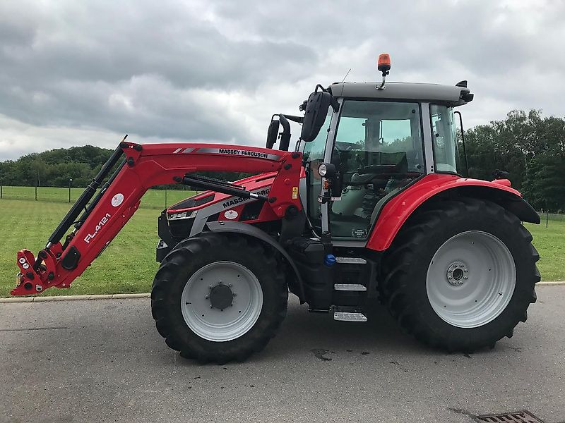 Massey Ferguson MF 5S.145 Dyna-6 "Efficient" - Tractor agricol: Foto 5 Massey Ferguson MF 5S.145 Dyna-6 "Efficient" - Tractor agricol: Foto 5