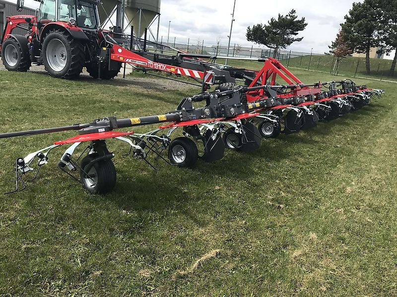 Massey Ferguson MF TD 1310 X TRC / Lotus 1250 Profi - Maşină de întors fânul: Foto 1 Massey Ferguson MF TD 1310 X TRC / Lotus 1250 Profi - Maşină de întors fânul: Foto 1