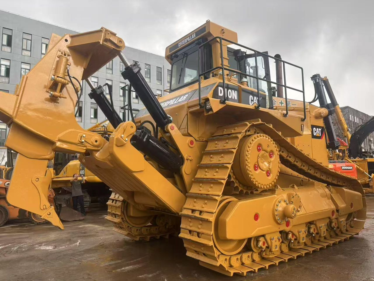 Caterpillar CAT Used Crawler Bulldozer Tractor D10N D9R D8R D8T D7R D7G D6G Dozer for Sale - Buldozer: Foto 5 Caterpillar CAT Used Crawler Bulldozer Tractor D10N D9R D8R D8T D7R D7G D6G Dozer for Sale - Buldozer: Foto 5