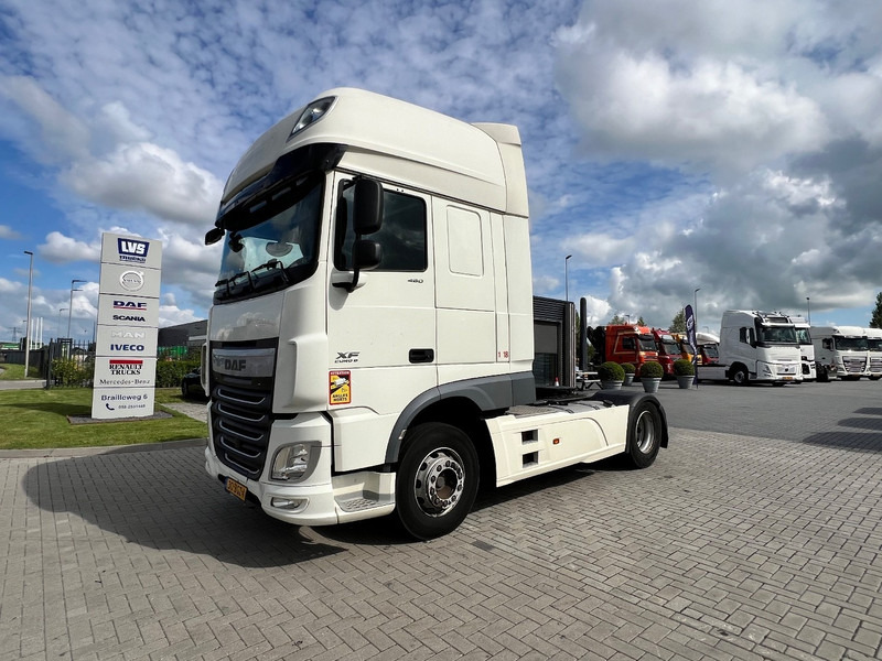 DAF XF 460 4x2 Trekker SSC / 2x Tank / full spoiler - Cap tractor: Foto 1 DAF XF 460 4x2 Trekker SSC / 2x Tank / full spoiler - Cap tractor: Foto 1