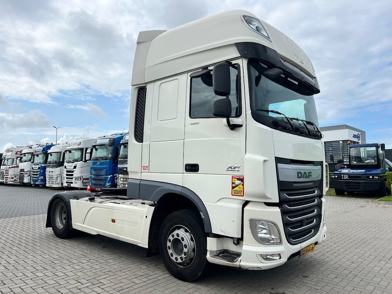 DAF XF 460 4x2 Trekker SSC / 2x Tank / full spoiler - Cap tractor: Foto 3 DAF XF 460 4x2 Trekker SSC / 2x Tank / full spoiler - Cap tractor: Foto 3