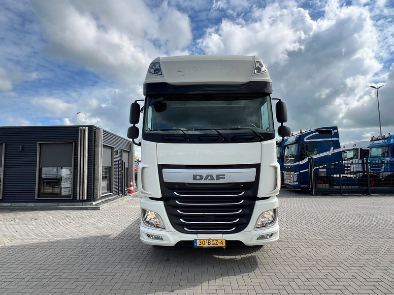 DAF XF 460 4x2 Trekker SSC / 2x Tank / full spoiler - Cap tractor: Foto 2 DAF XF 460 4x2 Trekker SSC / 2x Tank / full spoiler - Cap tractor: Foto 2