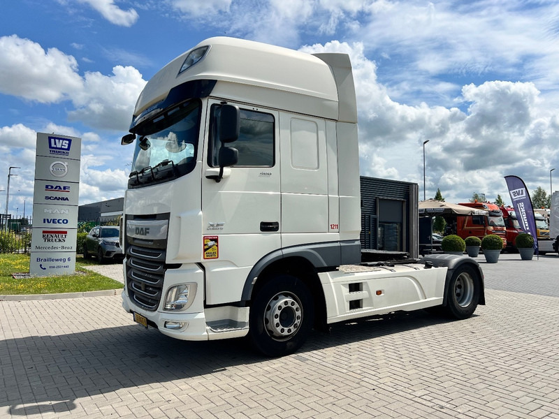DAF XF 460 4x2 Trekker SSC / 2x Tank / full spoiler - Cap tractor: Foto 1 DAF XF 460 4x2 Trekker SSC / 2x Tank / full spoiler - Cap tractor: Foto 1