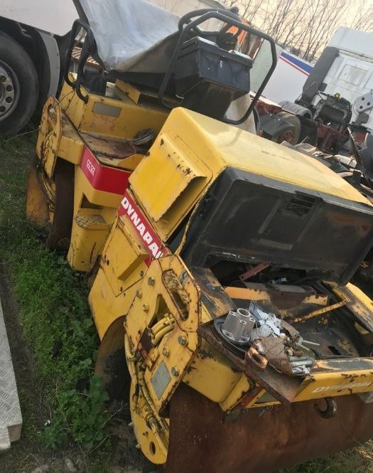 Dynapac CC 122 DEUTZ Vand complet sau PIESE - Cilindru compactor: Foto 1 Dynapac CC 122 DEUTZ Vand complet sau PIESE - Cilindru compactor: Foto 1