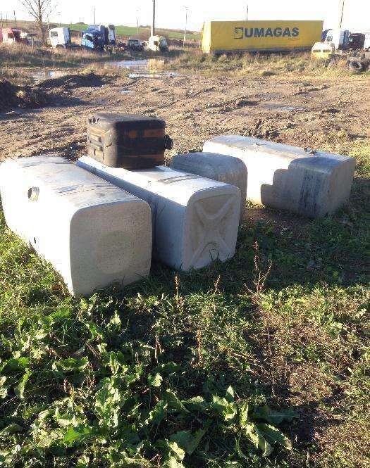Rezervoare motorina autotractor din dezmembrari - Rezervor combustibil pentru Camion: Foto 1 Rezervoare motorina autotractor din dezmembrari - Rezervor combustibil pentru Camion: Foto 1