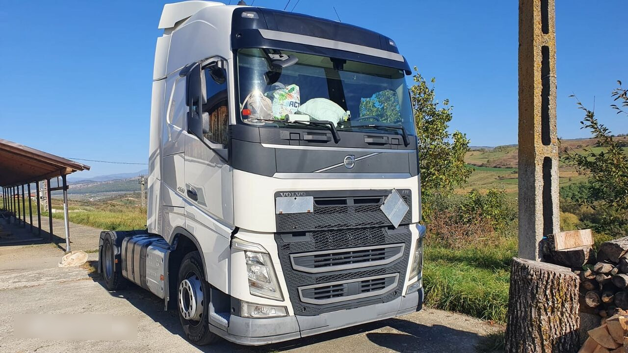 Volvo FH12 EURO 6 2016 460 A Volvo FH12 EURO 6 2016 460 truck - Cabină pentru Camion: Foto 1 Volvo FH12 EURO 6 2016 460 A Volvo FH12 EURO 6 2016 460 truck - Cabină pentru Camion: Foto 1