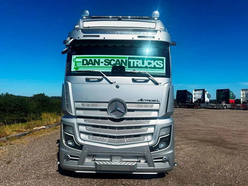 Mercedes-Benz Actros 2653 Special Interior. 6x2 3250mm weelbase. Air / Air suspension. hydr. syatem. Invertor. Micro wave. - Cap tractor: Foto 5 Mercedes-Benz Actros 2653 Special Interior. 6x2 3250mm weelbase. Air / Air suspension. hydr. syatem. Invertor. Micro wave. - Cap tractor: Foto 5