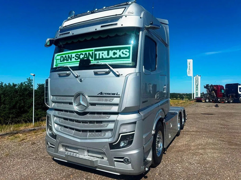 Mercedes-Benz Actros 2653 Special Interior. 6x2 3250mm weelbase. Air / Air suspension. hydr. syatem. Invertor. Micro wave. - Cap tractor: Foto 4 Mercedes-Benz Actros 2653 Special Interior. 6x2 3250mm weelbase. Air / Air suspension. hydr. syatem. Invertor. Micro wave. - Cap tractor: Foto 4