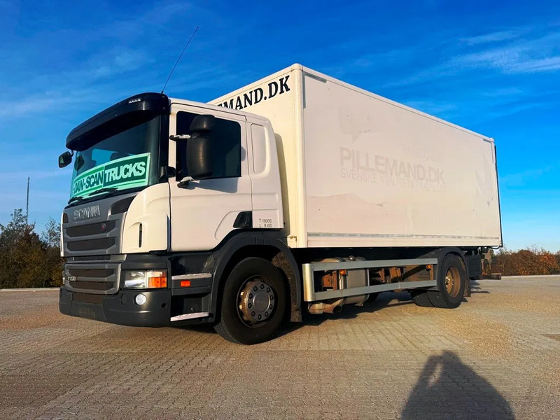 Scania P230 inkl. lift with remote control. - Camion furgon: Foto 1 Scania P230 inkl. lift with remote control. - Camion furgon: Foto 1