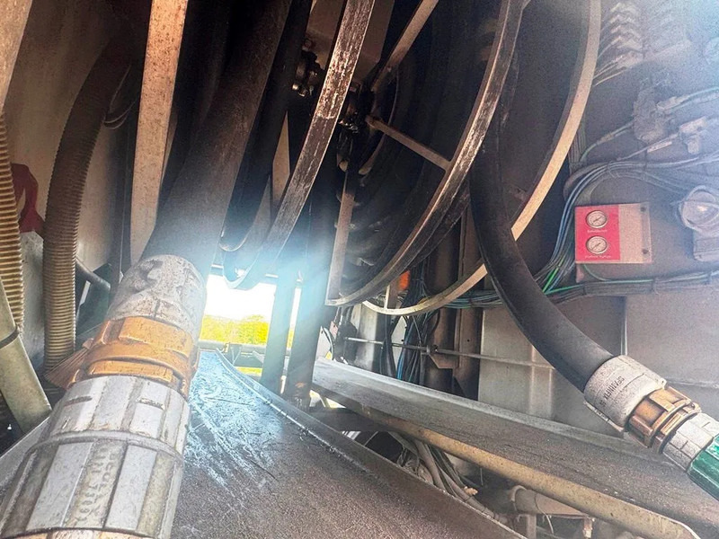 Camion cisternă Scania P380 P380 8x2*6 .ADR/FL . 24200 L Tank - Air / Air suspension.: Foto 15