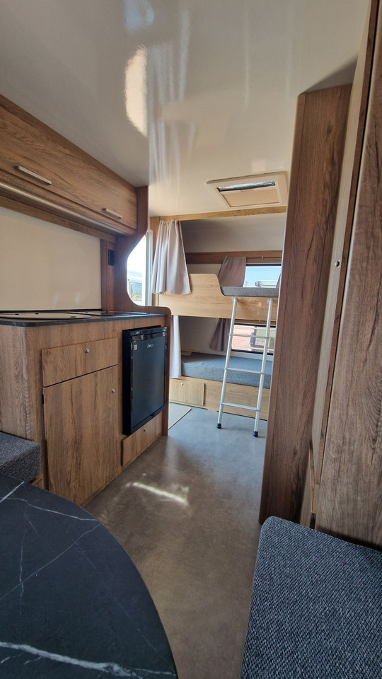 N-LAZUR Niewiadów Nowa Przyczepa Kempingowa dla 4 osób z Łazienką - Rulotă: Foto 2 N-LAZUR Niewiadów Nowa Przyczepa Kempingowa dla 4 osób z Łazienką - Rulotă: Foto 2