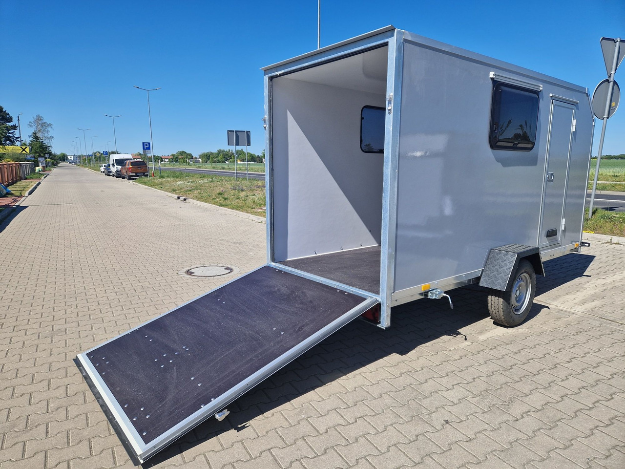 Przyczepa kempingowa Motocamp dla motocykla - Rulotă: Foto 2 Przyczepa kempingowa Motocamp dla motocykla - Rulotă: Foto 2