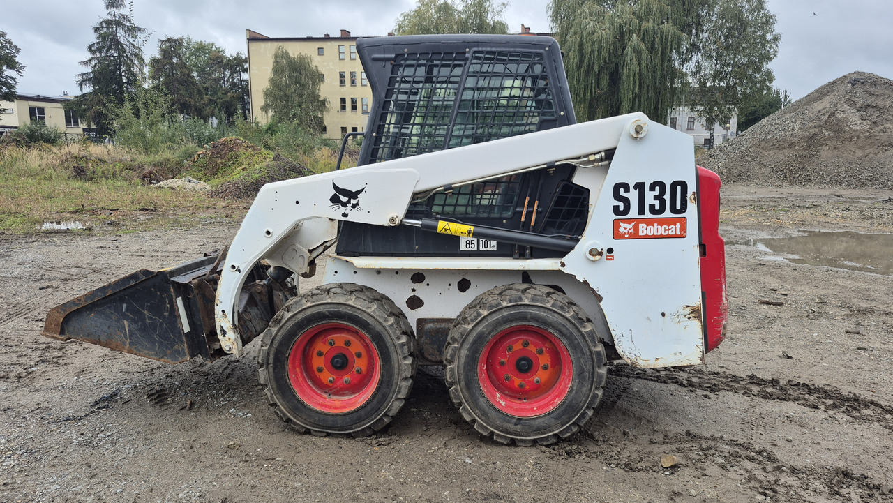 BOBCAT S130 - Mini încărcător: Foto 2 BOBCAT S130 - Mini încărcător: Foto 2