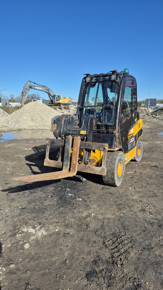 JCB TLT35D 2WD - Stivuitor diesel: Foto 2 JCB TLT35D 2WD - Stivuitor diesel: Foto 2