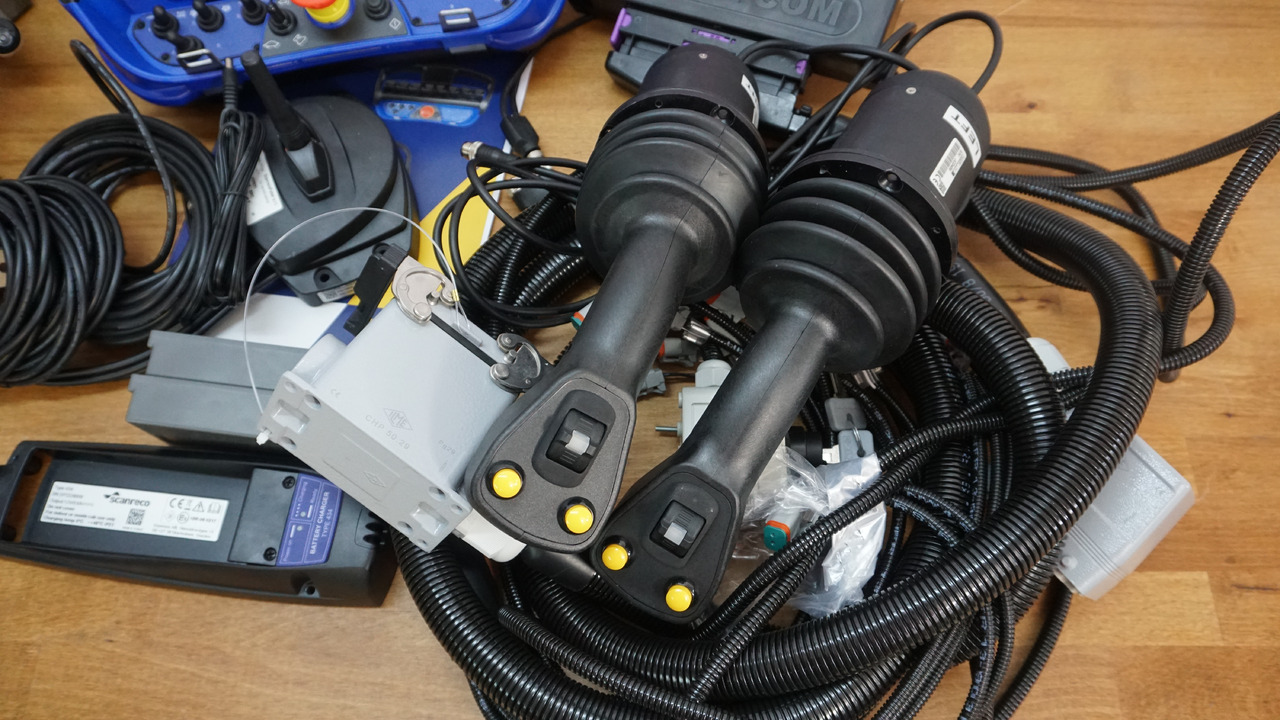 Set SPV with Scanreco RC400 8 Functions Hiab, Palfinger, Fassi - Remorcă forestieră: Foto 4 Set SPV with Scanreco RC400 8 Functions Hiab, Palfinger, Fassi - Remorcă forestieră: Foto 4