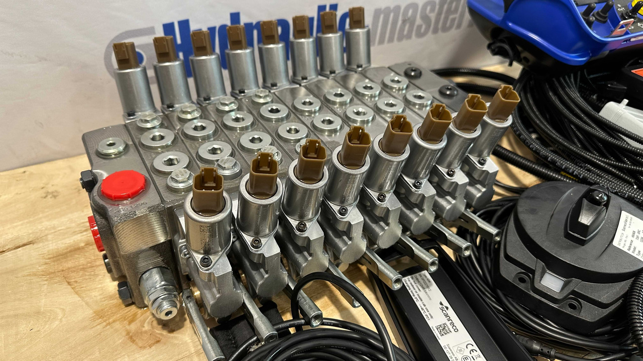 Set Scanreco RC400 with Walvoil DPX100 Fassi, Effer, Atlas, Manitou - Remorcă forestieră: Foto 2 Set Scanreco RC400 with Walvoil DPX100 Fassi, Effer, Atlas, Manitou - Remorcă forestieră: Foto 2