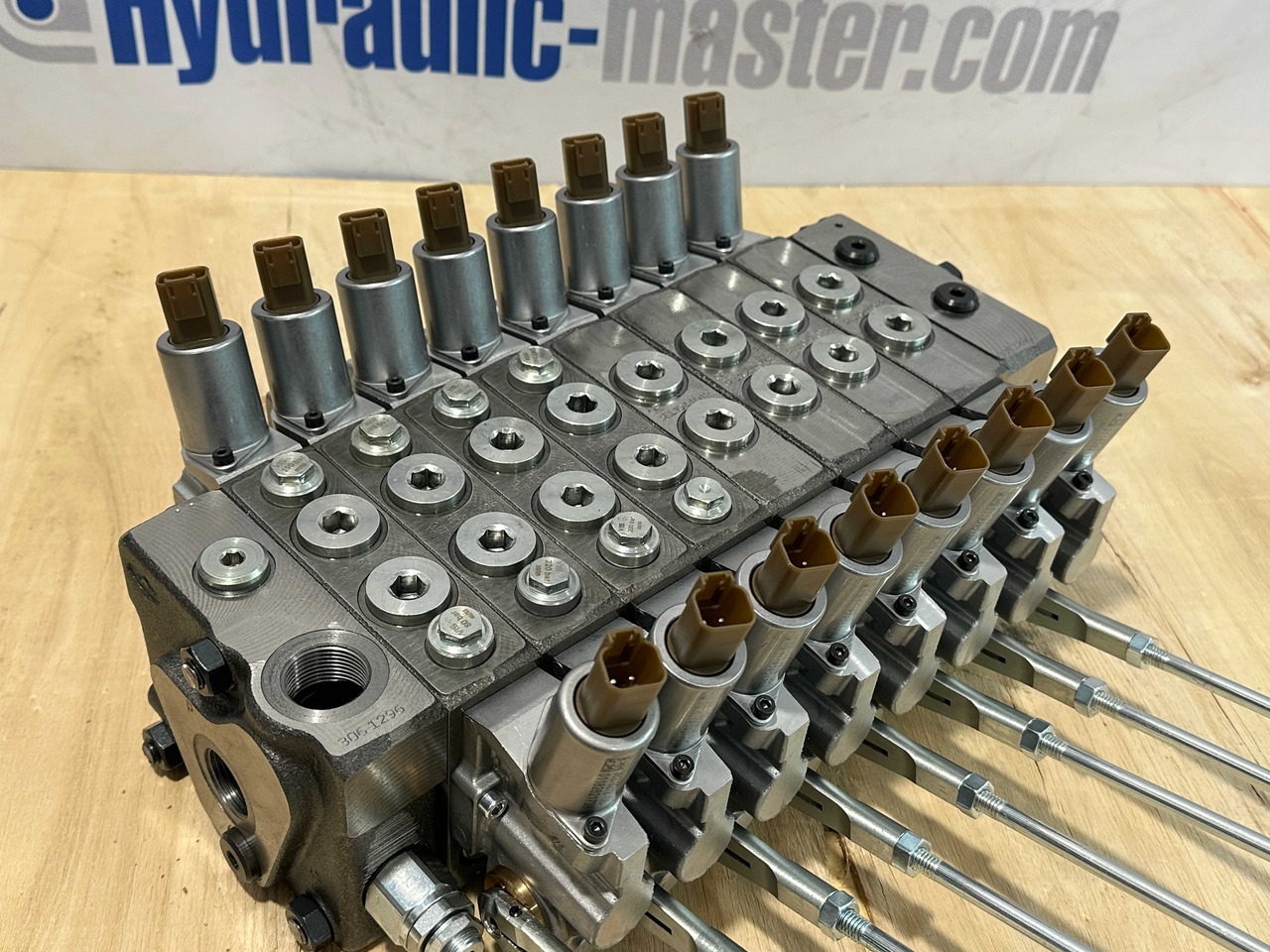 Valve Walvoil DPX100 MKG, Palfinger, Fassi, Hiab - Remorcă forestieră: Foto 1 Valve Walvoil DPX100 MKG, Palfinger, Fassi, Hiab - Remorcă forestieră: Foto 1