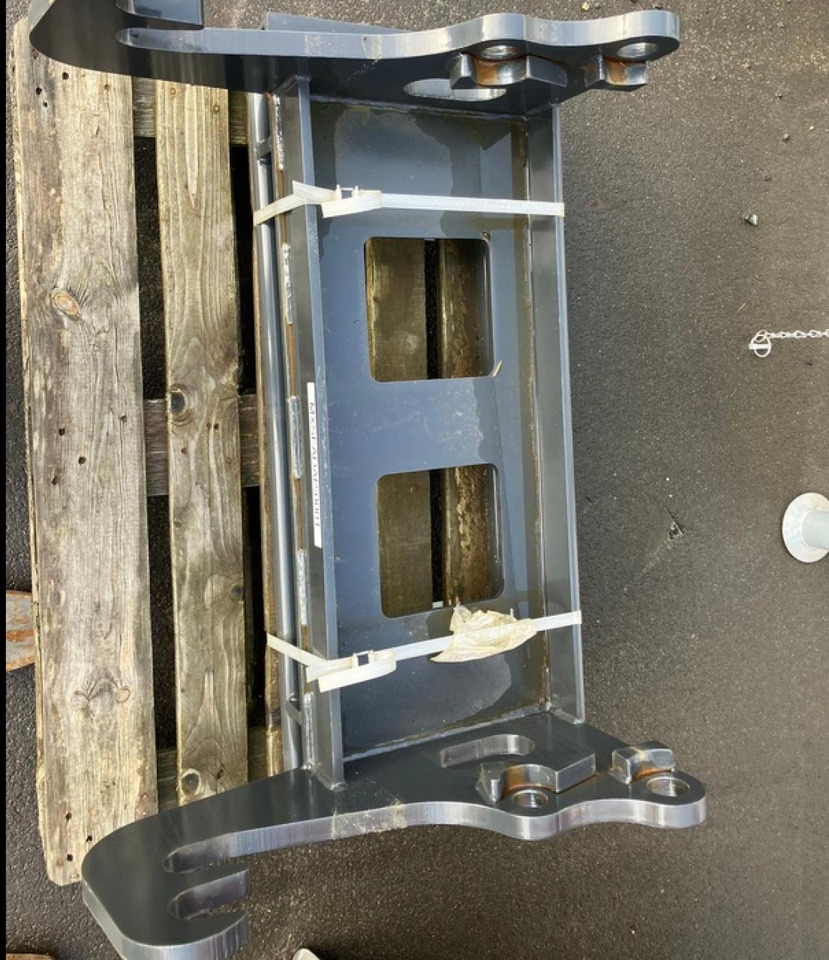 ADAPTER SCHÄFFER AUF EURO-AUFNAHME - Încarcator frontal pentru tractor: Foto 5 ADAPTER SCHÄFFER AUF EURO-AUFNAHME - Încarcator frontal pentru tractor: Foto 5