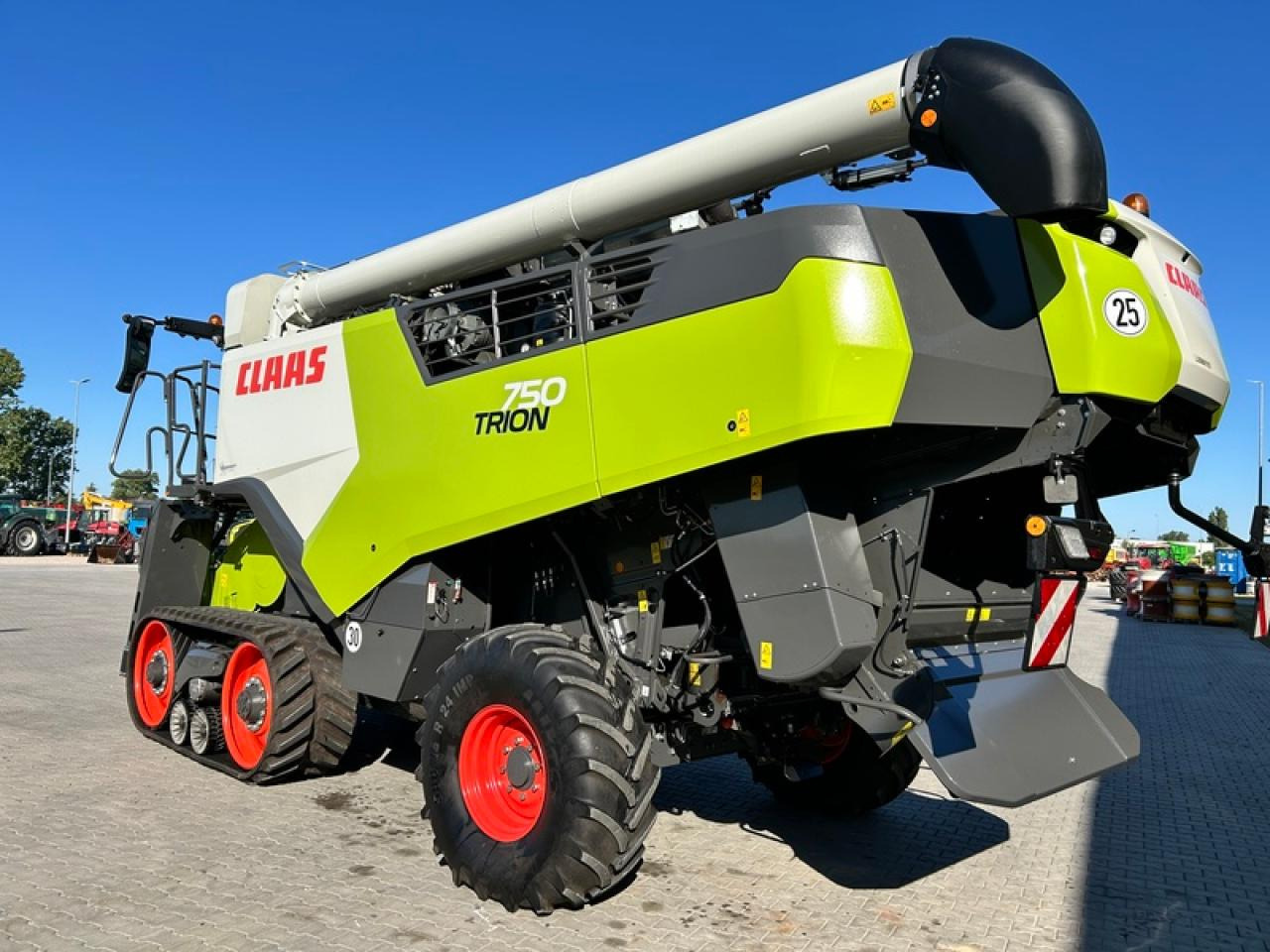 CLAAS TRION 750 TT APS HYBRID - Combină de recoltat cereale: Foto 2 CLAAS TRION 750 TT APS HYBRID - Combină de recoltat cereale: Foto 2