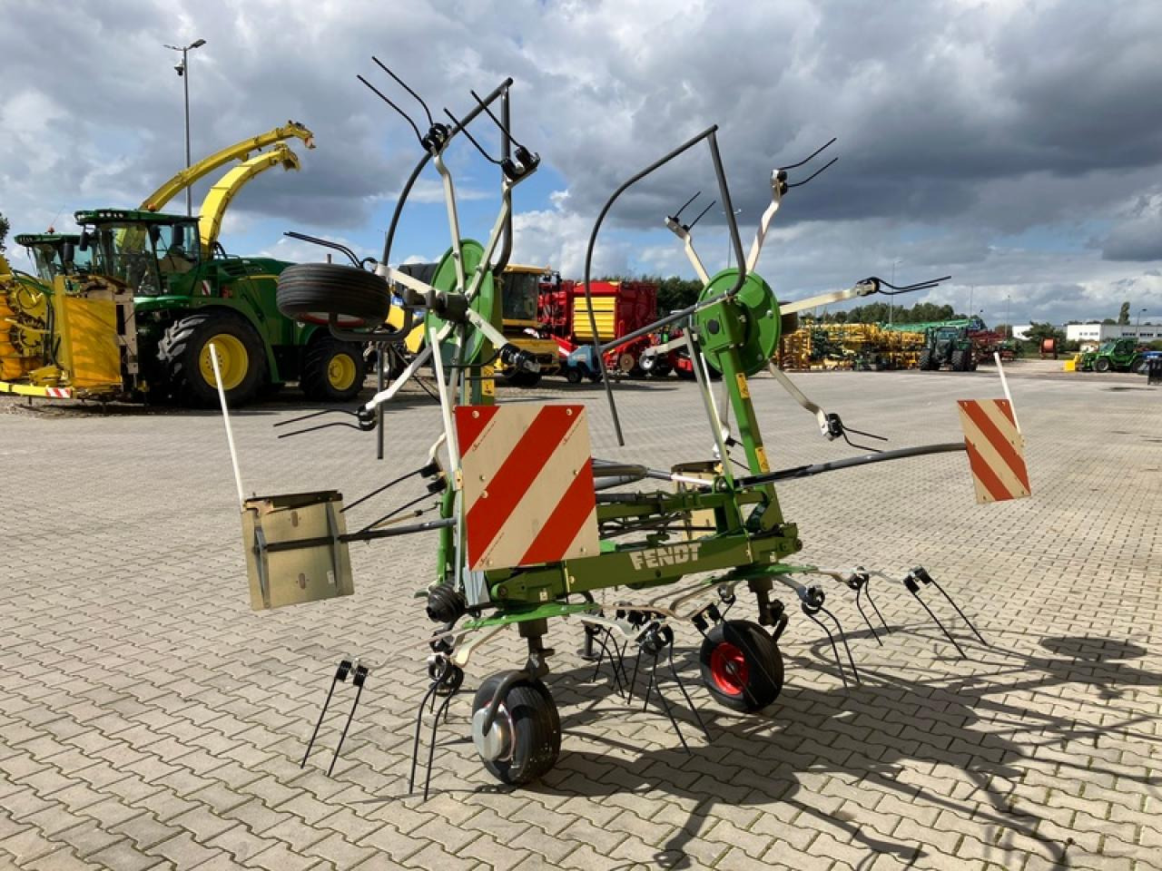 Fendt TWISTER 5204 AKTION - Maşină de întors fânul: Foto 2 Fendt TWISTER 5204 AKTION - Maşină de întors fânul: Foto 2