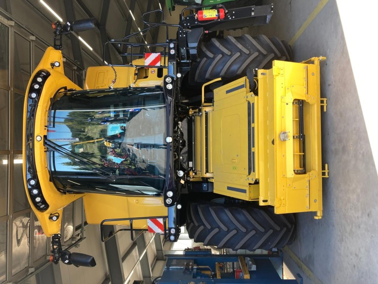 New Holland CR 8.80 + 10,75 VARIFED + SWW - Combină de recoltat cereale: Foto 3 New Holland CR 8.80 + 10,75 VARIFED + SWW - Combină de recoltat cereale: Foto 3