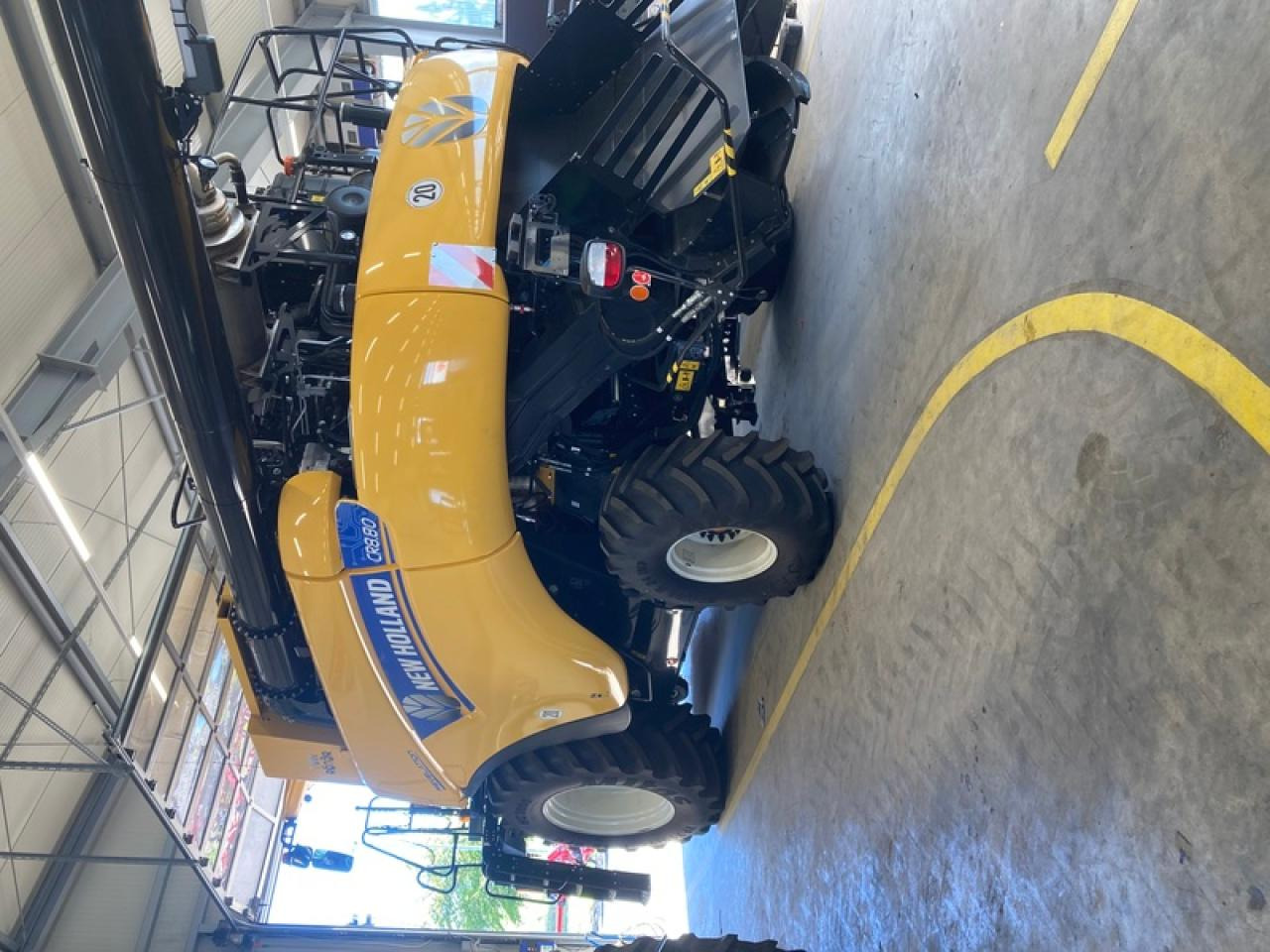 New Holland CR 8.80 + 10,75 VARIFED + SWW - Combină de recoltat cereale: Foto 2 New Holland CR 8.80 + 10,75 VARIFED + SWW - Combină de recoltat cereale: Foto 2