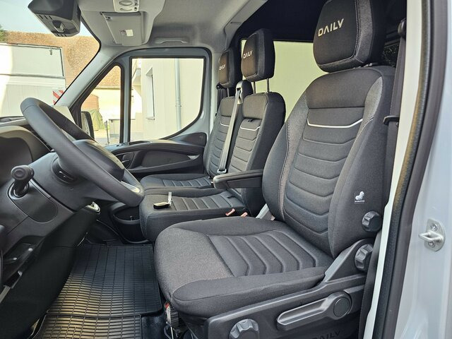 IVECO Daily 35S18HA8V DOKA Hi-Matic 12m³ 2xSchiebetür - Dubă, Autoutilitară cabină dublă: Foto 3 IVECO Daily 35S18HA8V DOKA Hi-Matic 12m³ 2xSchiebetür - Dubă, Autoutilitară cabină dublă: Foto 3