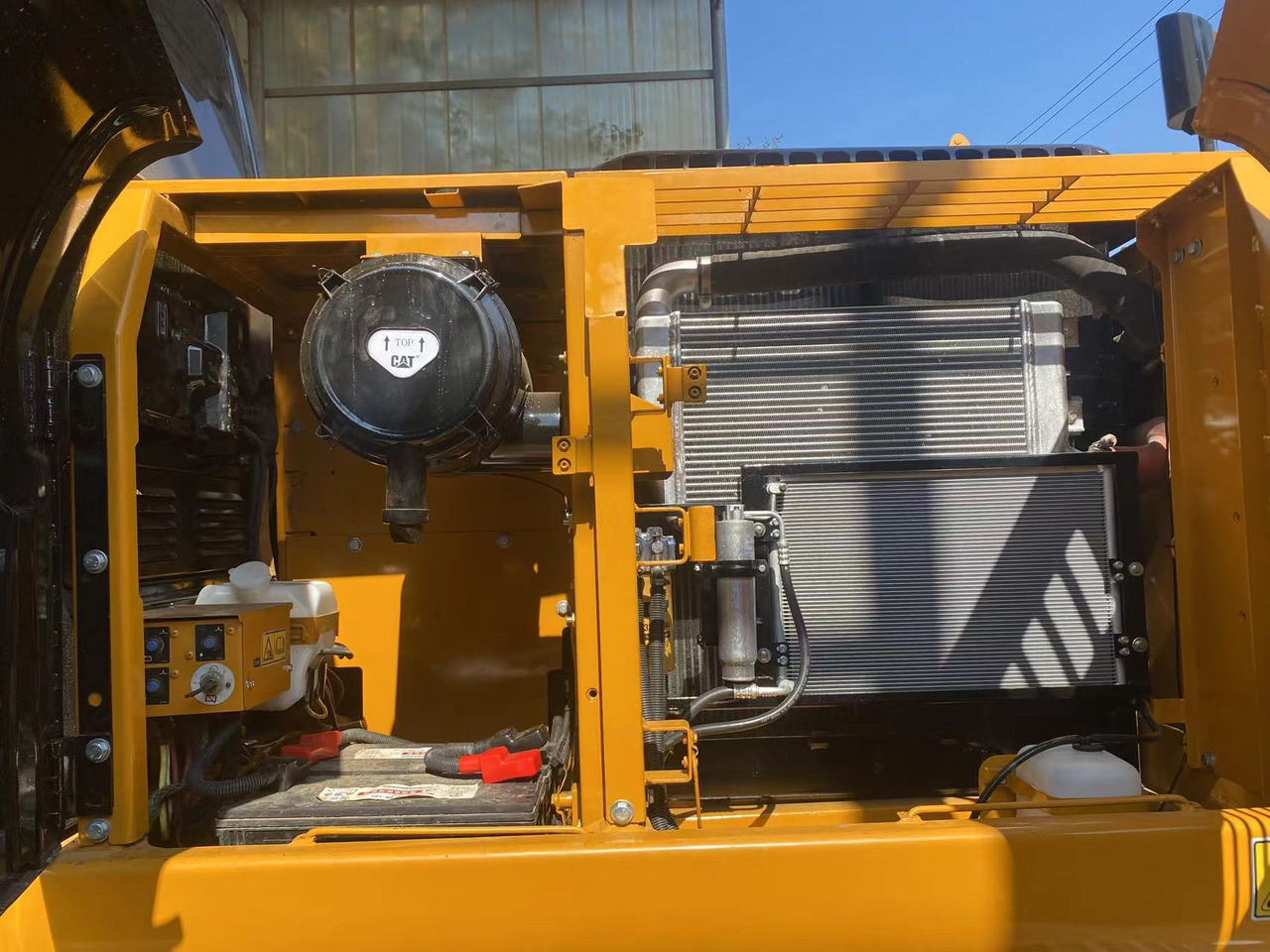 CAT 320DL Excavator - Excavator pe şenile: Foto 4 CAT 320DL Excavator - Excavator pe şenile: Foto 4