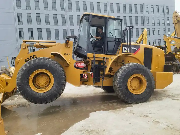 CAT 950G - Încărcător frontal pe pneuri: Foto 2 CAT 950G - Încărcător frontal pe pneuri: Foto 2