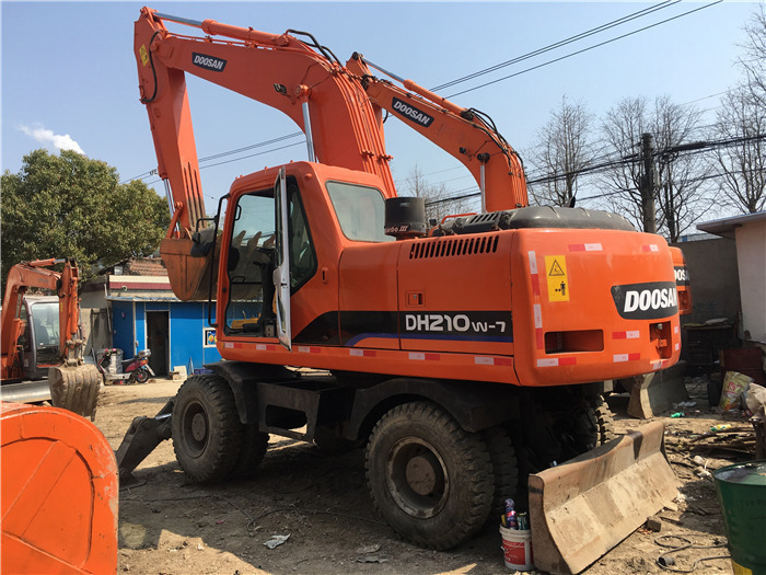 Doosan DH210w-7 wheel excavator - Excavator pe roţi: Foto 3 Doosan DH210w-7 wheel excavator - Excavator pe roţi: Foto 3