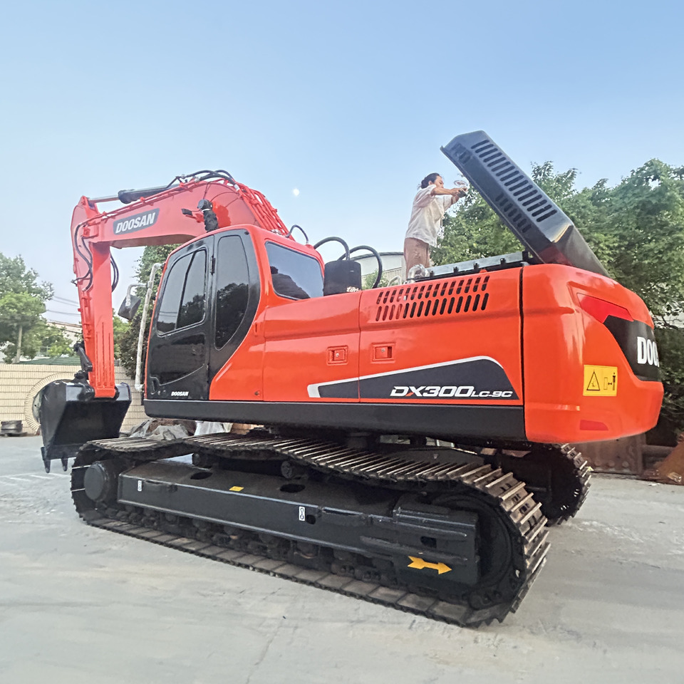 Doosan DX300LC Crawler Excavator - Excavator pe şenile: Foto 1 Doosan DX300LC Crawler Excavator - Excavator pe şenile: Foto 1
