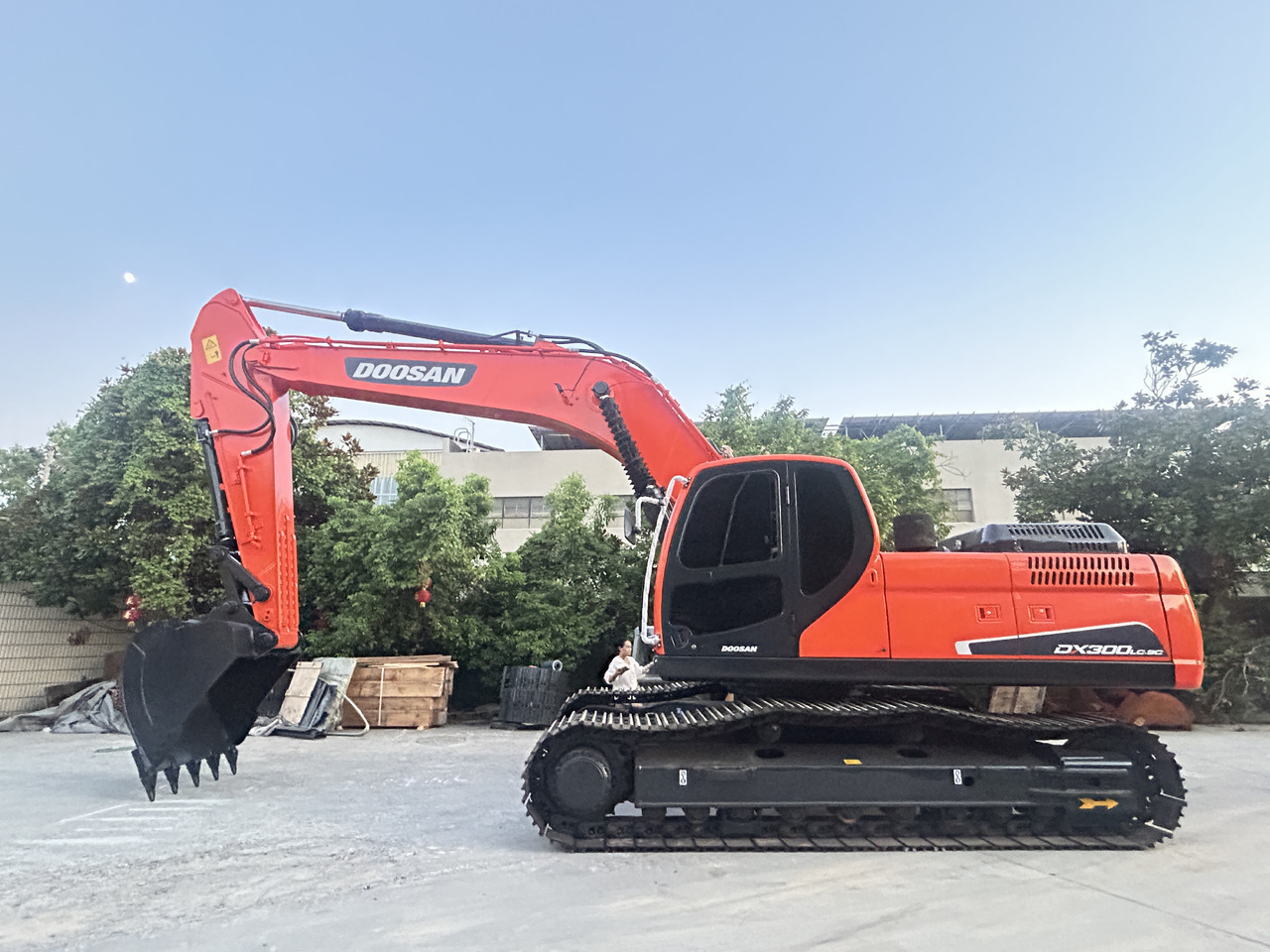 Doosan DX300LC Crawler Excavator - Excavator pe şenile: Foto 2 Doosan DX300LC Crawler Excavator - Excavator pe şenile: Foto 2