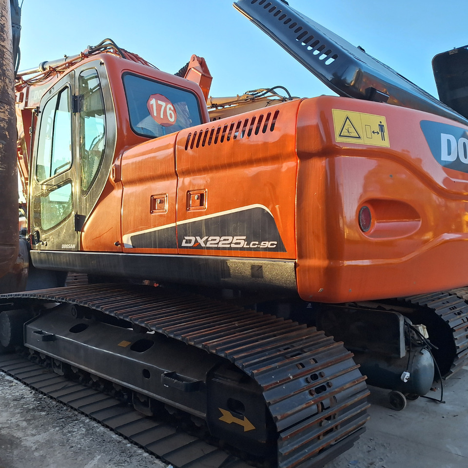 Doosan Dx225LC-9C Crawler Excavator - Excavator pe şenile: Foto 1 Doosan Dx225LC-9C Crawler Excavator - Excavator pe şenile: Foto 1