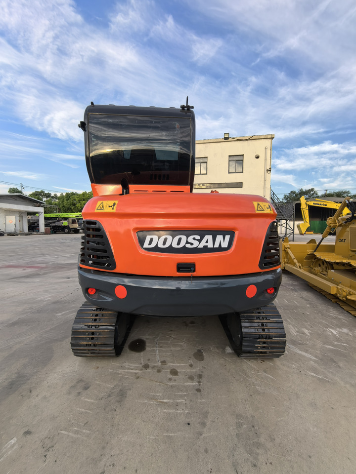 Doosan Dx60 Crawler Excavator - Excavator pe şenile: Foto 2 Doosan Dx60 Crawler Excavator - Excavator pe şenile: Foto 2