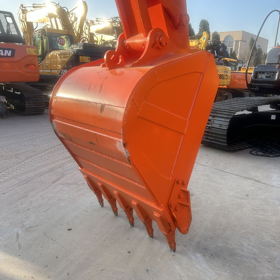 Hitachi ZX200-3 Excavator - Excavator pe şenile: Foto 4 Hitachi ZX200-3 Excavator - Excavator pe şenile: Foto 4
