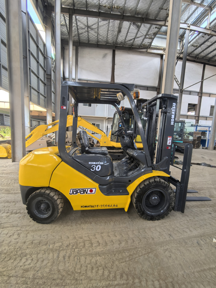 Komatsu FD30 Forklift - Stivuitor diesel: Foto 2 Komatsu FD30 Forklift - Stivuitor diesel: Foto 2
