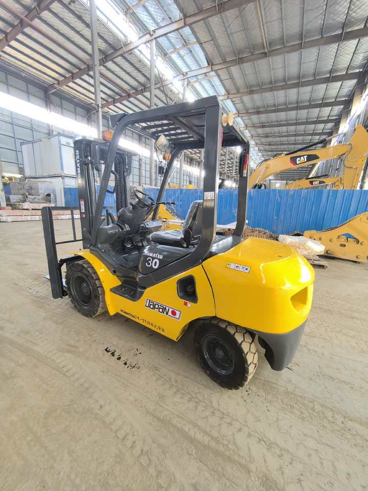 Komatsu FD30 Forklift - Stivuitor diesel: Foto 4 Komatsu FD30 Forklift - Stivuitor diesel: Foto 4